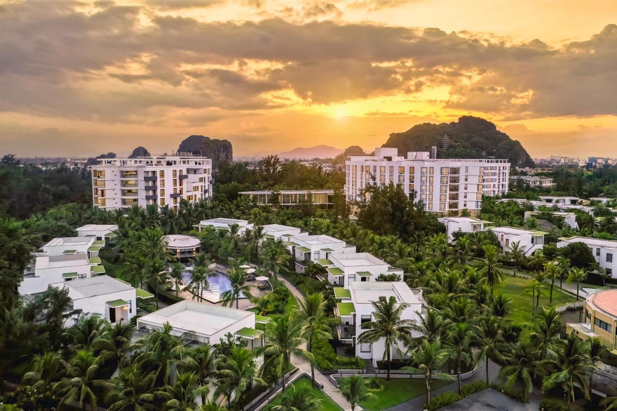 Melia Danang Beach Resort Екстер'єр фото